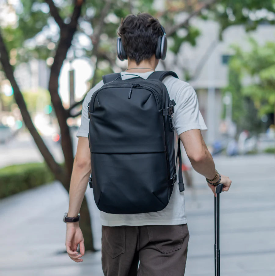 Ontdek de Zolira Space+ vacuüm rugzak: stijlvol, waterdicht en ontworpen voor comfort & ruimte. Perfect voor werk, reizen of dagelijks gebruik. Bestel nu bij Zolira.nl!